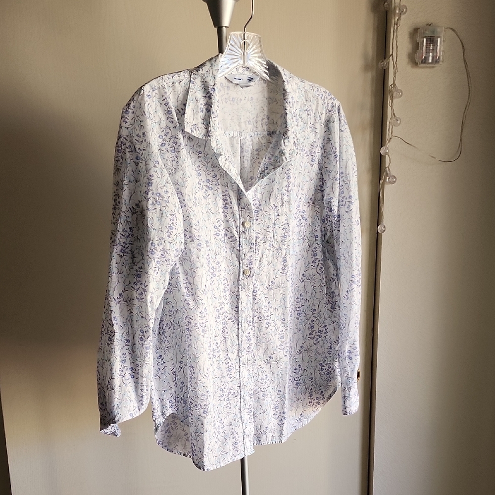 "Old Navy" Button-Down Top 💙